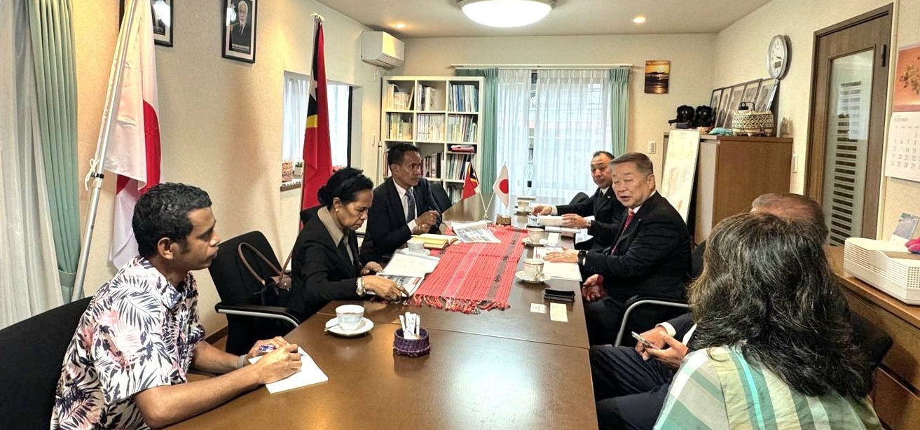 Ambassador Viegas meeting with Rising Sun Security Service Co., Ltd. representatives at the Timor-Leste Embassy in Tokyo.