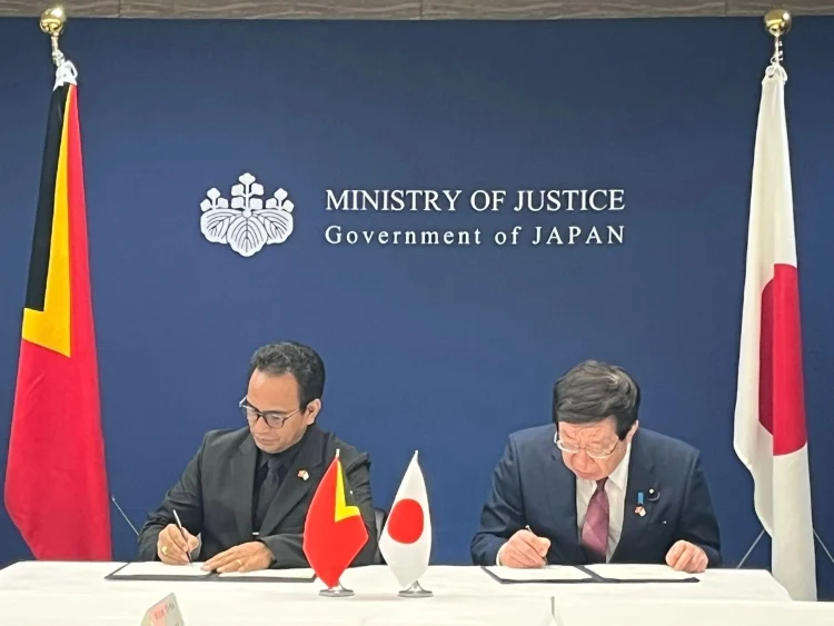 H.E. Sérgio Hornai (left) and H.E. HIRAGUCHI Hiroshi (right) during the signing of the Justice MoC in Tokyo, 5 March 2026.