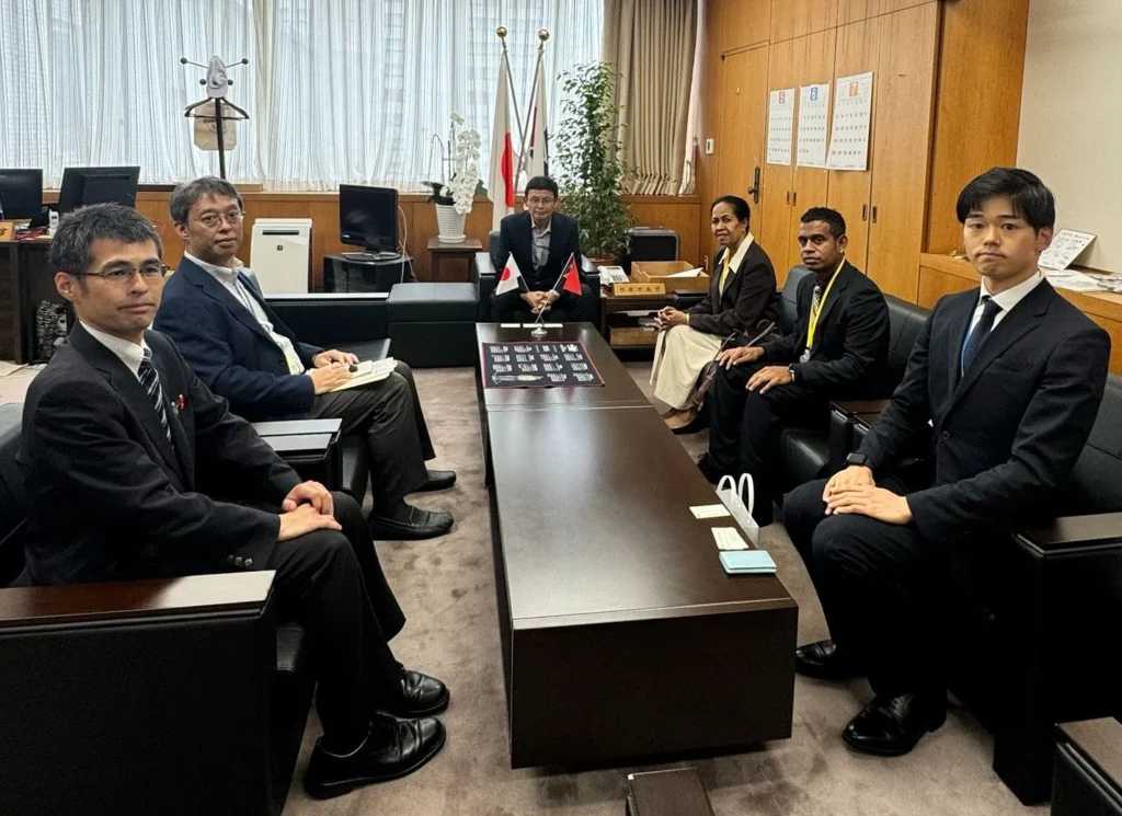 H.E. Ambassador Viegas and Labor Attaché João Mendonça during an official meeting with Director-General Hitoshi Fujita and representatives of Japan’s Fishery Agency in Tokyo, discussing cooperation and support for Timorese workers in Japan.