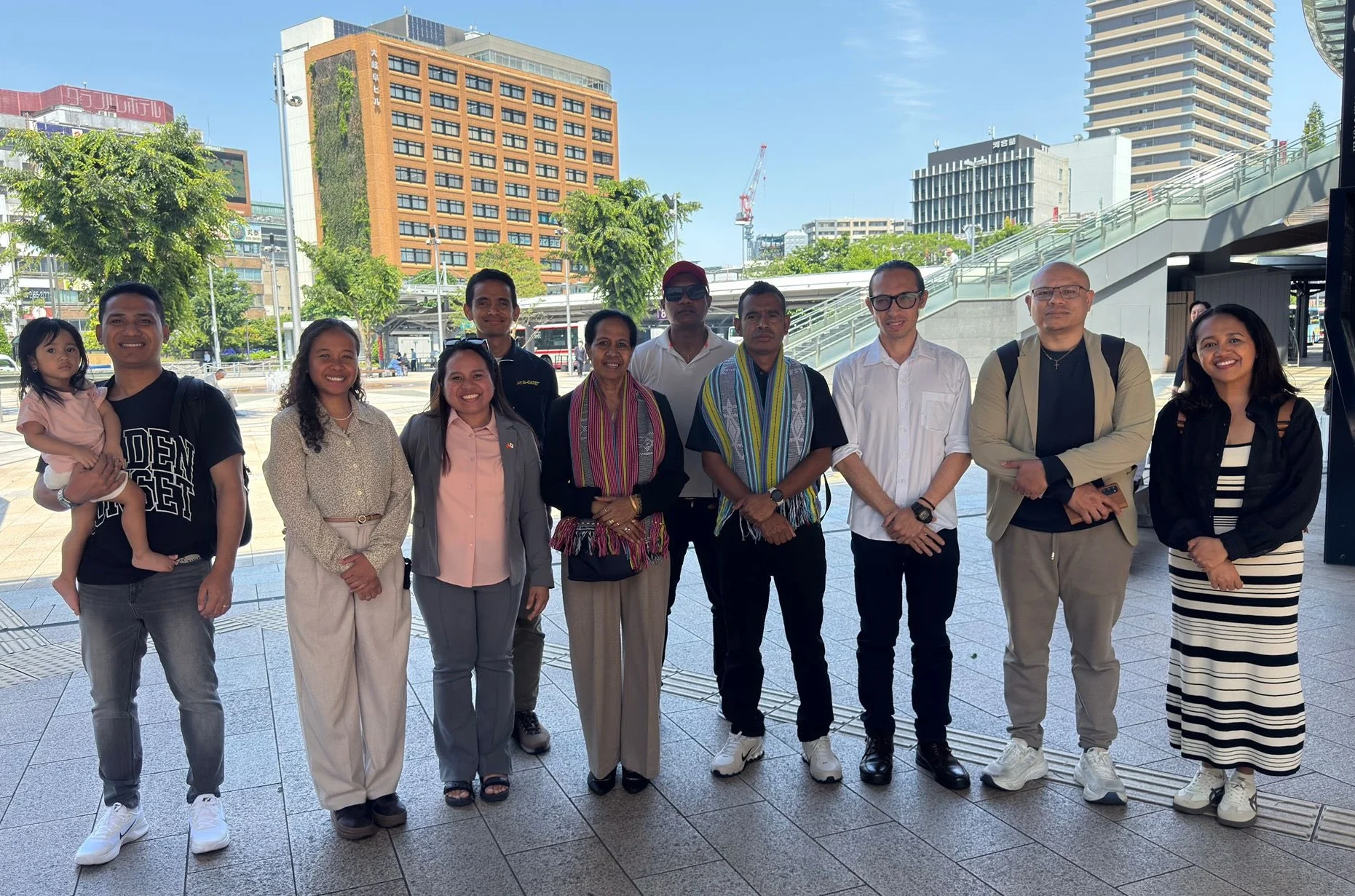 Ambassador Maria Terezinha Viegas and delegation warmly welcomed by Timorese students at Gifu Station with flowers during an official visit to Japan.