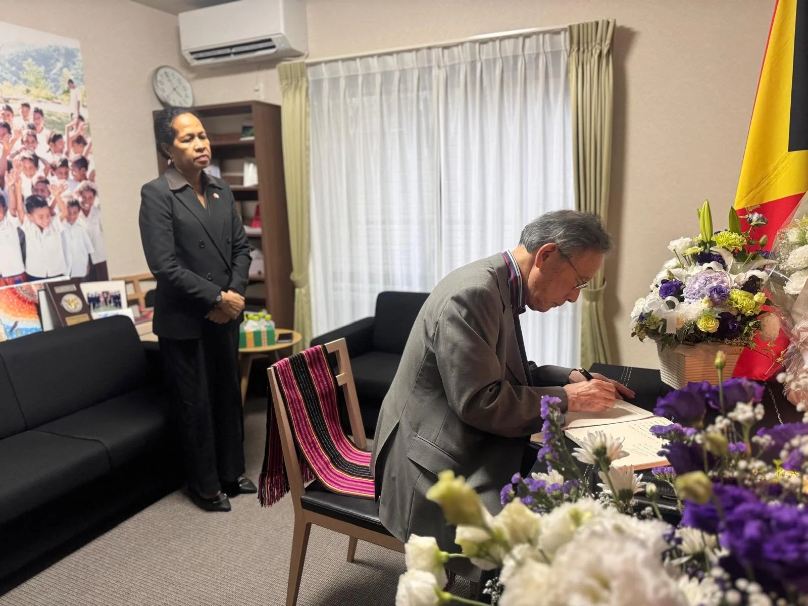 Signing of condolences book