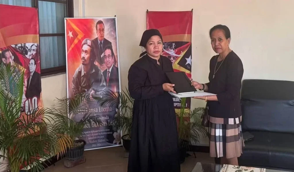 Ambassador Viegas Presents Book of Condolences to Lú Olo Family