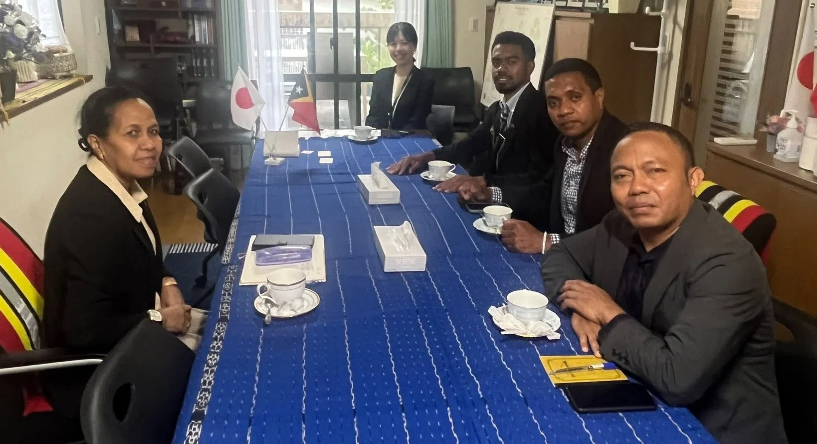 Timor-Leste students' courtesy call at the Embassy in Tokyo - photo 1