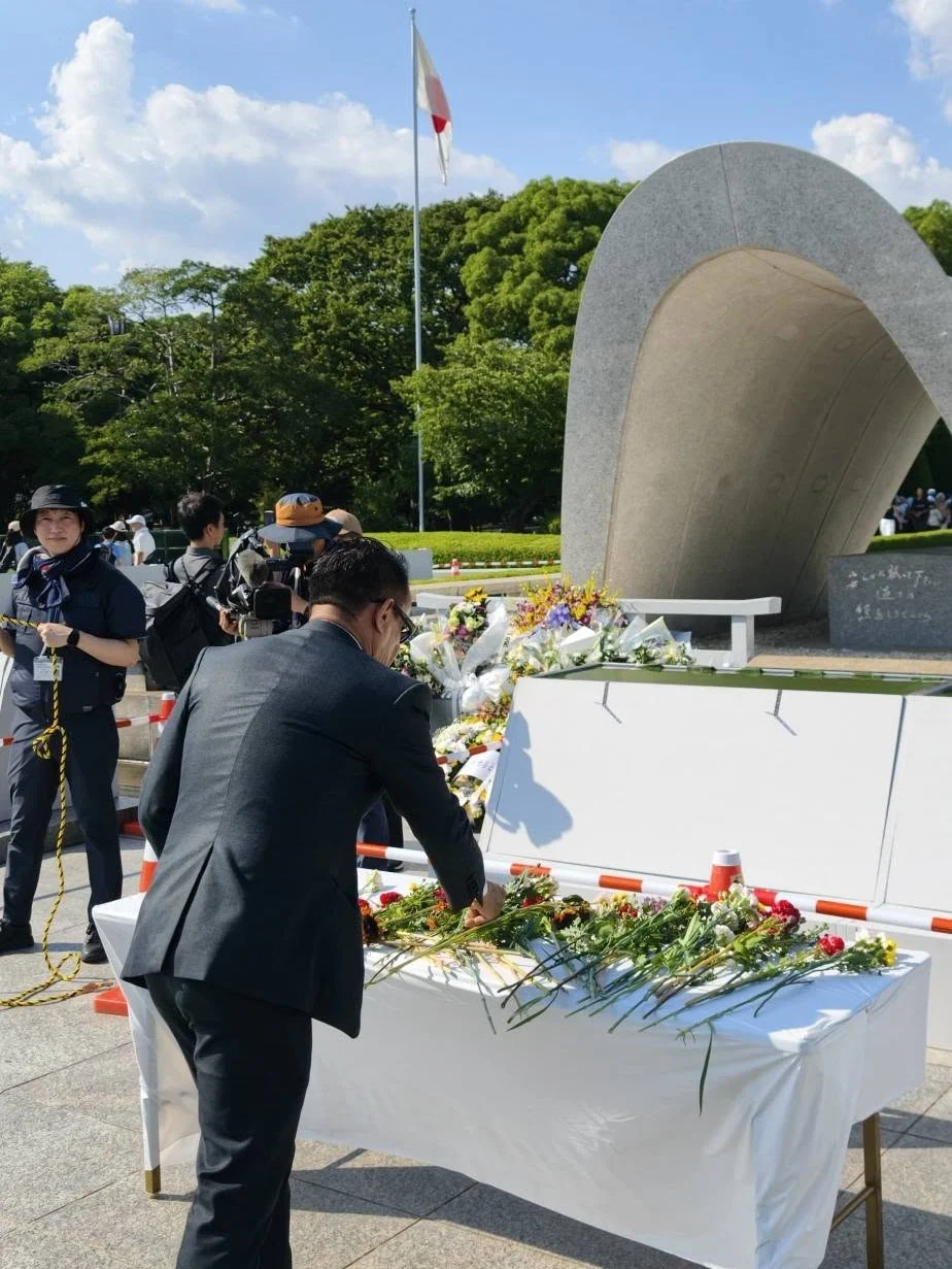 Counselor Celio pays tribute at the Cenotaph for the Atomic Bomb Victims in Hiroshima