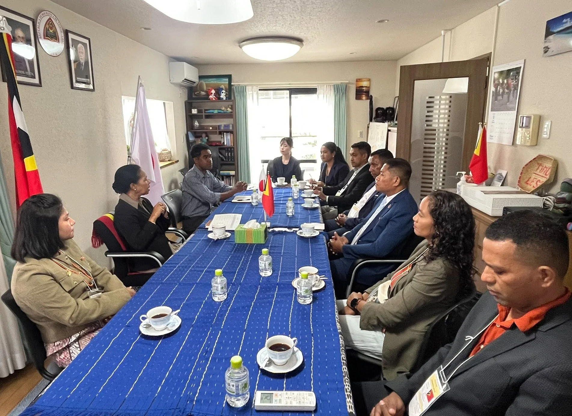 Meeting between Embassy staff and the new JDS scholarship students around the conference table