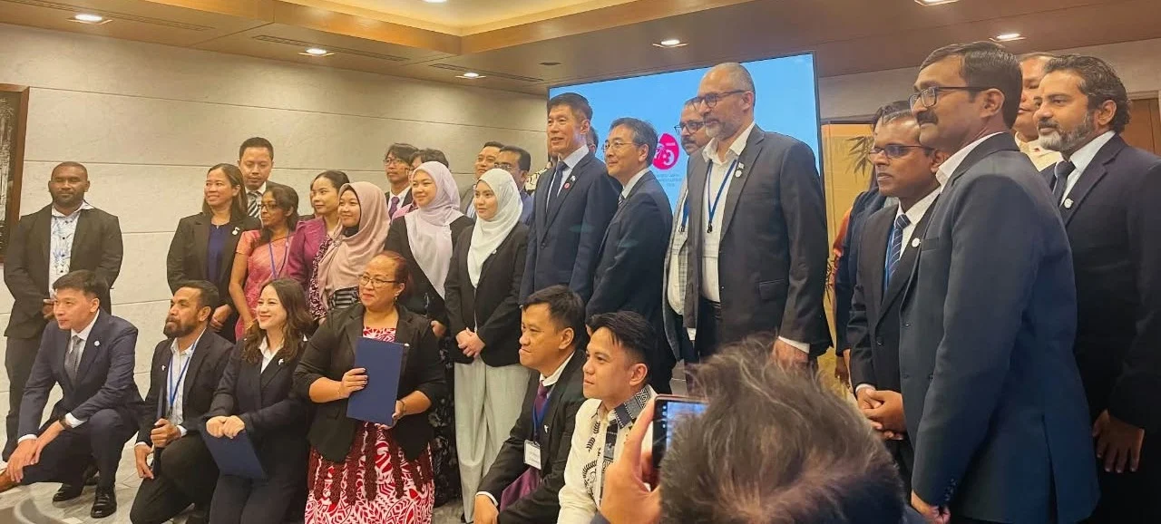 Group photo of JSPP21 participants from 17 countries