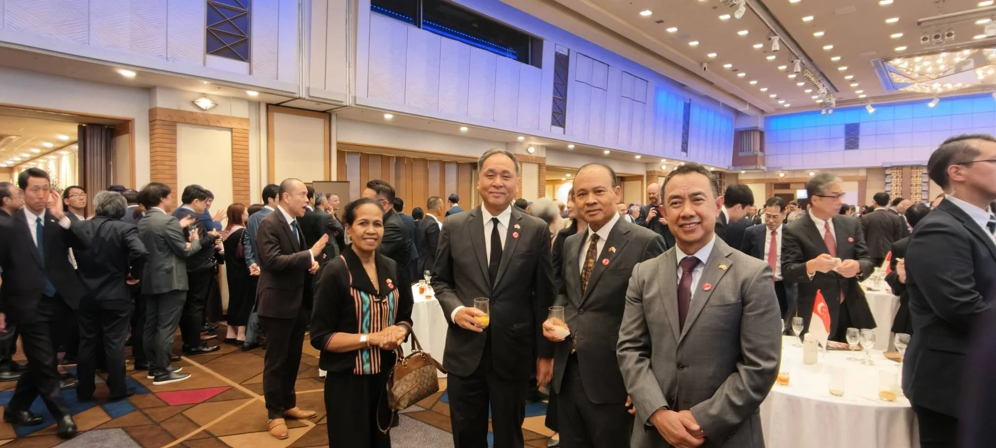 Ambassador Viegas with fellow guests holding drinks at the reception