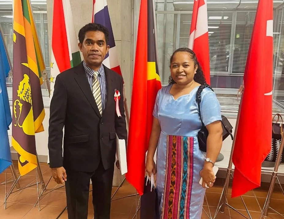 Ms. Freitas and Third Secretary Egídio among the flags of participating countries