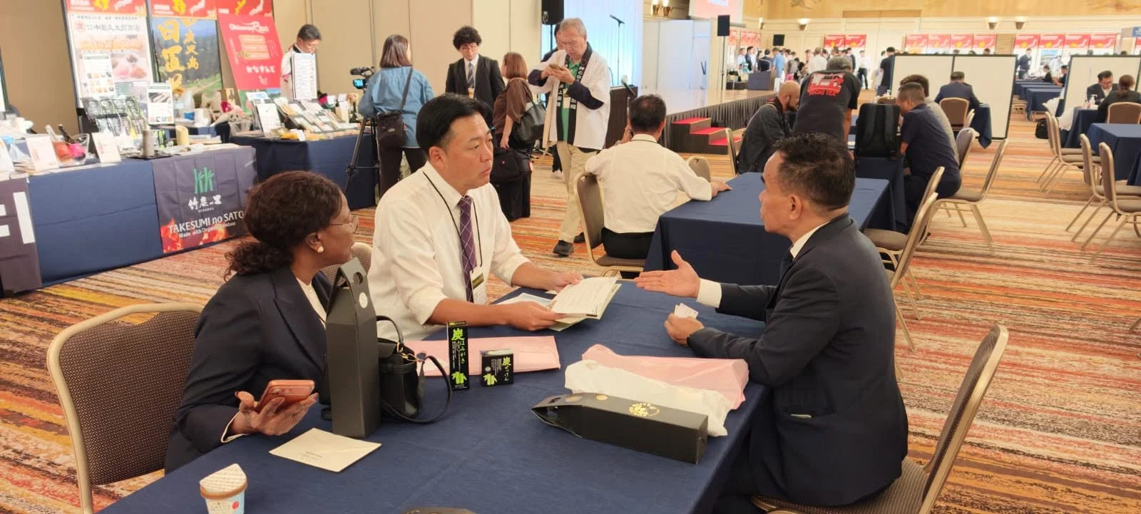 Discussions at All Japan Specialties Gala