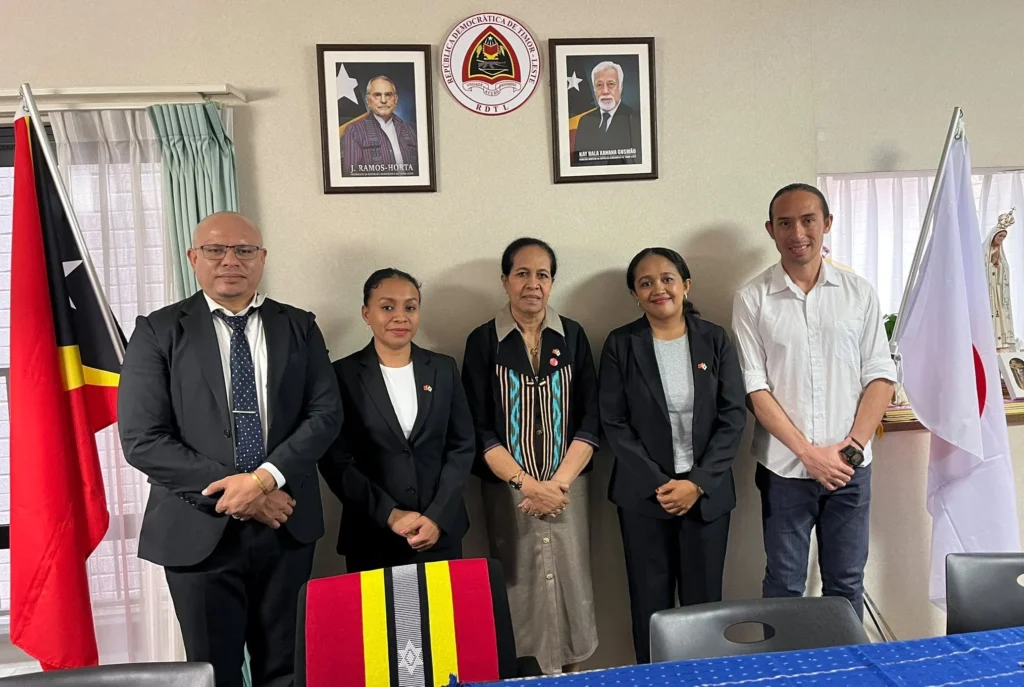 Ambassador Viegas Receives JDS Students for Farewell Courtesy Call
