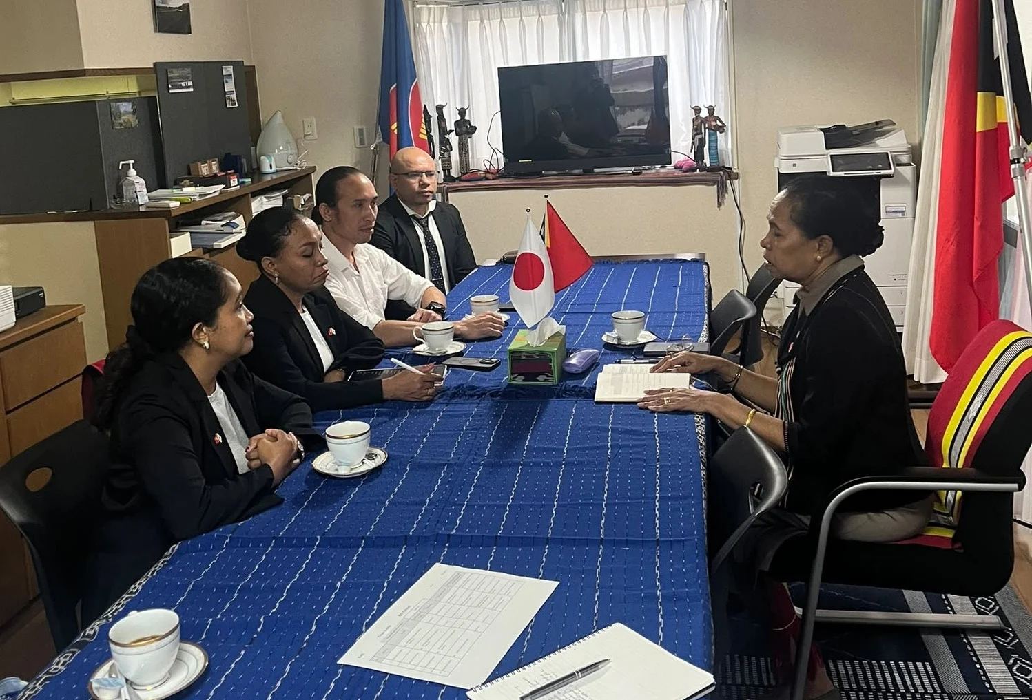 Ambassador Viegas receiving JDS fellows during the farewell courtesy call